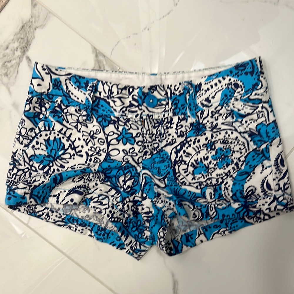 Lilly Pulitzer Blue and White Women Shorts size 00